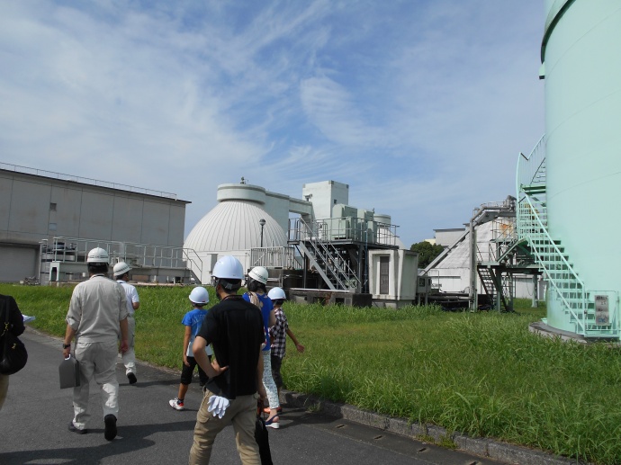 南部浄化センターの見学の様子。